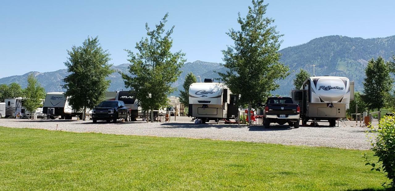 Wolf Den Log Cabin Motel And Rv Park Thayne 외부 사진